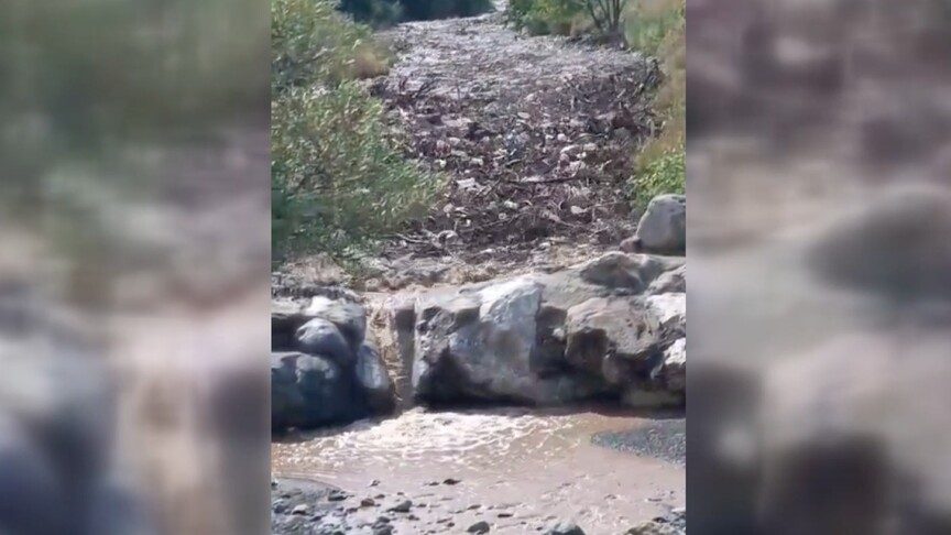 Kars'ta selin geliş anı kameraya yansıdı