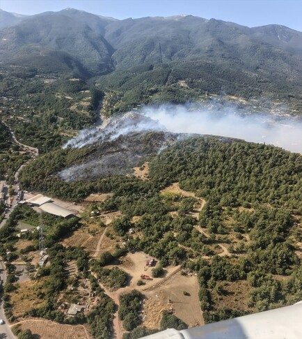 Bursa'da 3 farklı alanda çıkan orman yangınlarına müdahale ediliyor
