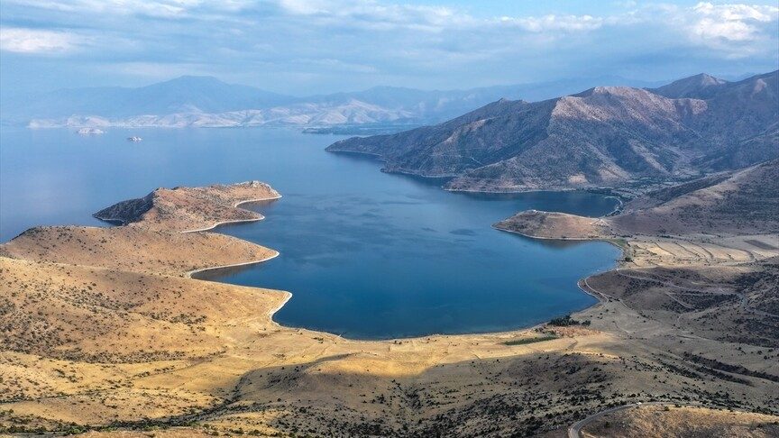 Van Gölü'nün eşsiz güzelliklerinden Deveboynu Yarımadası milli park statüsüyle korunacak