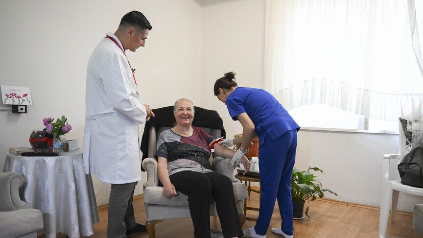 Dokuz ayda 4 milyonun üzerinde yaşlıya kapsamlı sağlık değerlendirmesi yapıldı