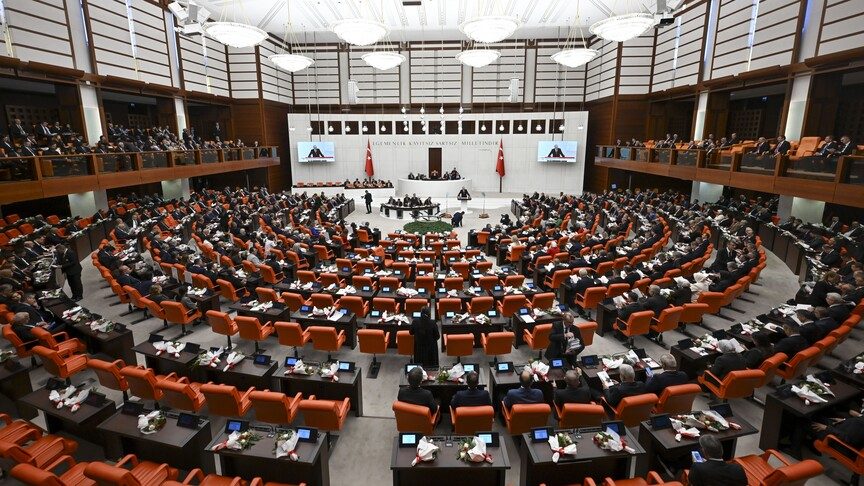 Siyasilerden Yeni Parti Grubu'na tepki