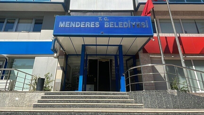 Menderes Belediyesine yönelik rüşvet operasyonunda 9 şüpheli gözaltına alındı