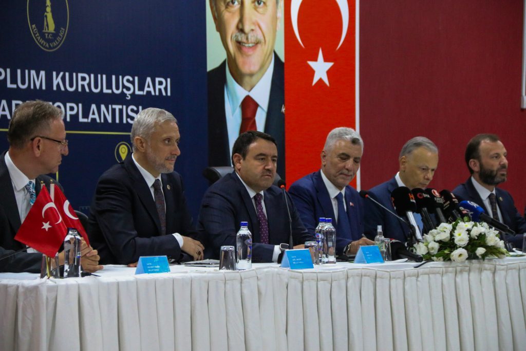 KÜTAHYA’NIN EKONOMİK GÜNDEMİ TİCARET BAKANI ÖMER BOLAT’A AKTARILDI