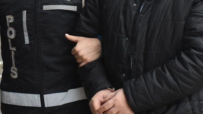 İzmir'de Çeşme Belediyesine yönelik operasyonda gözaltına alınan 12 şüpheli adliyede