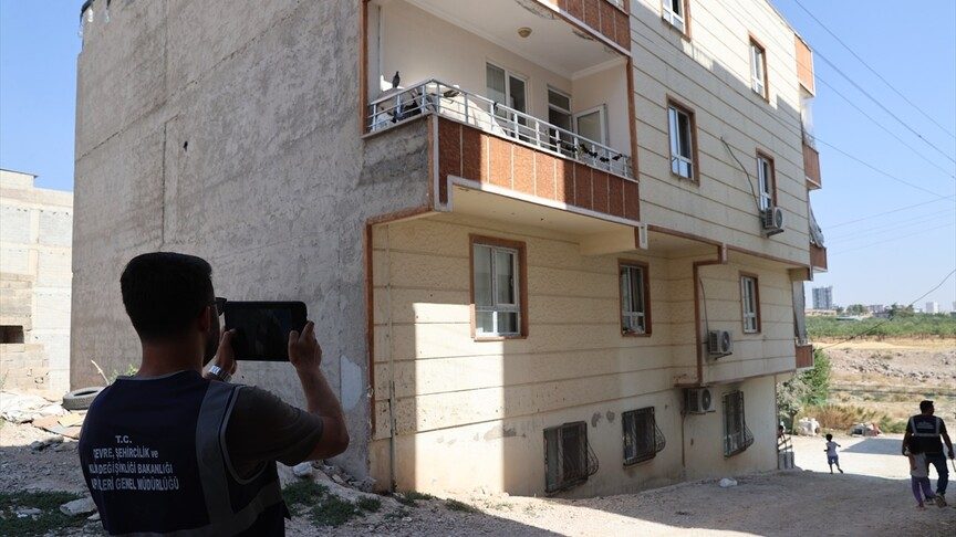 Şanlıurfa'da 5,4 büyüklüğündeki depremin ardından hasar tespit çalışmaları sürüyor