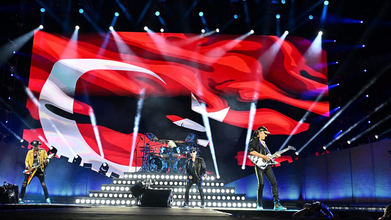 Scorpions 33 yıl sonra İstanbul'da aynı stadyumda tarihi yeniden yazdı
