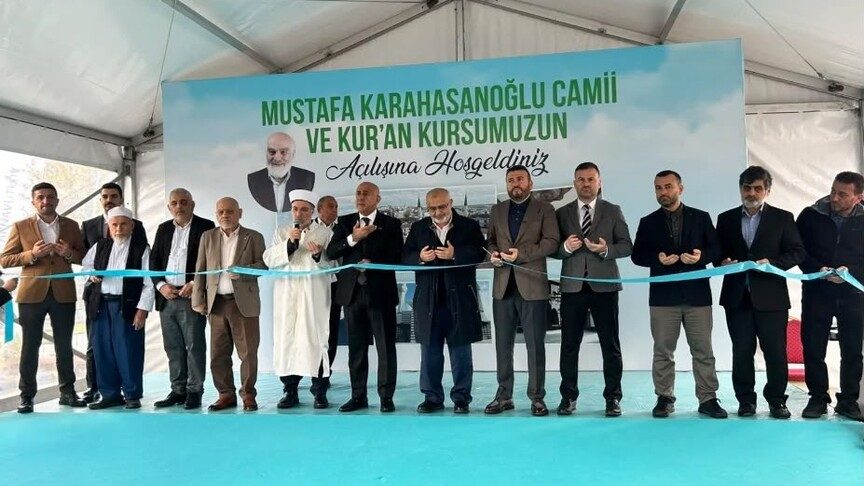 Arnavutköy'de Mustafa Karahasanoğlu Camisi ibadete açıldı