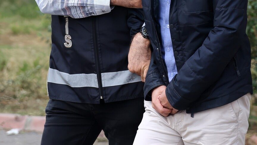 Vatandaşların verilerini ele geçiren hukuk bürolarına yönelik operasyonda 31 avukata gözaltı