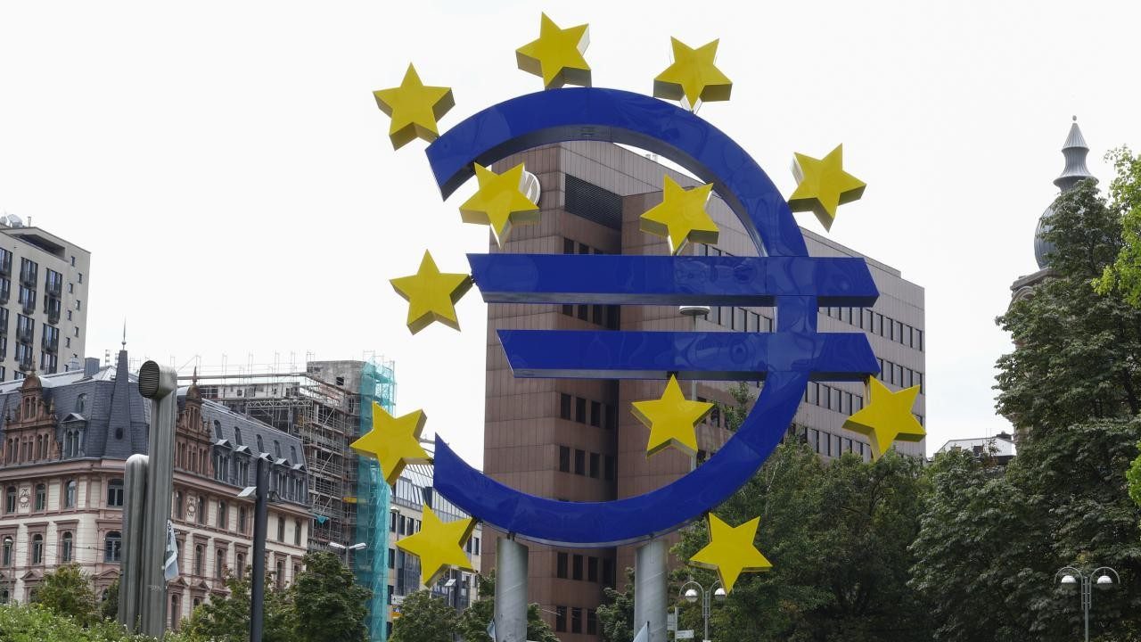 Euro Bölgesi ekonomisi yeniden büyüme bölgesinde