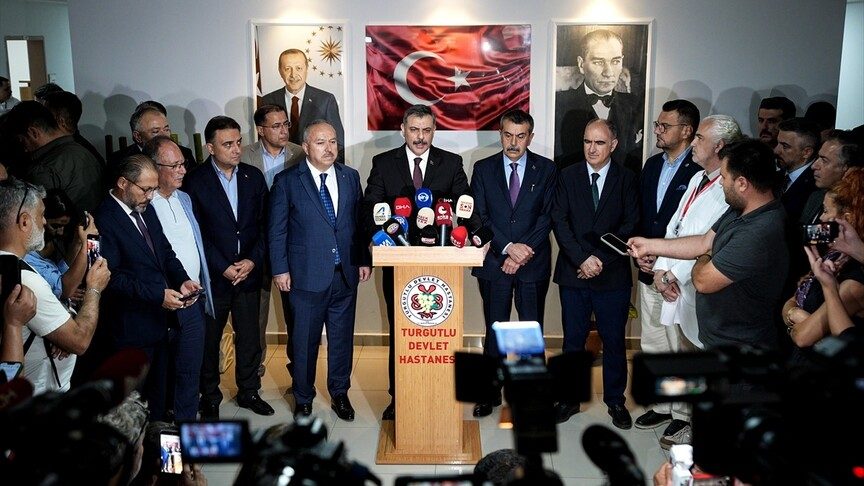 Bakanlar Çiftçi ve Tekin, Manisa'da saldırıda yaralanan öğrencileri ziyaret etti