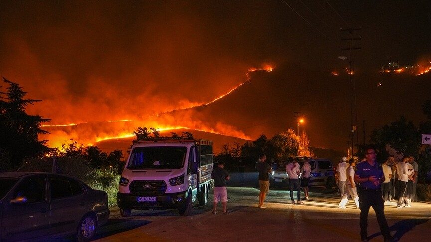 Başkentte ağaçlık alanda çıkan yangına müdahale ediliyor