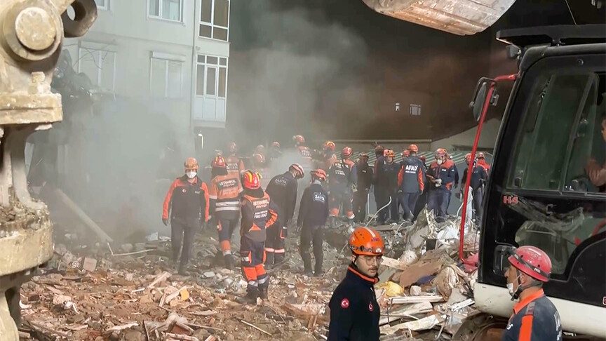 Maltepe'de kısmen çöken 7 katlı binada arama kurtarma çalışmaları tamamlandı