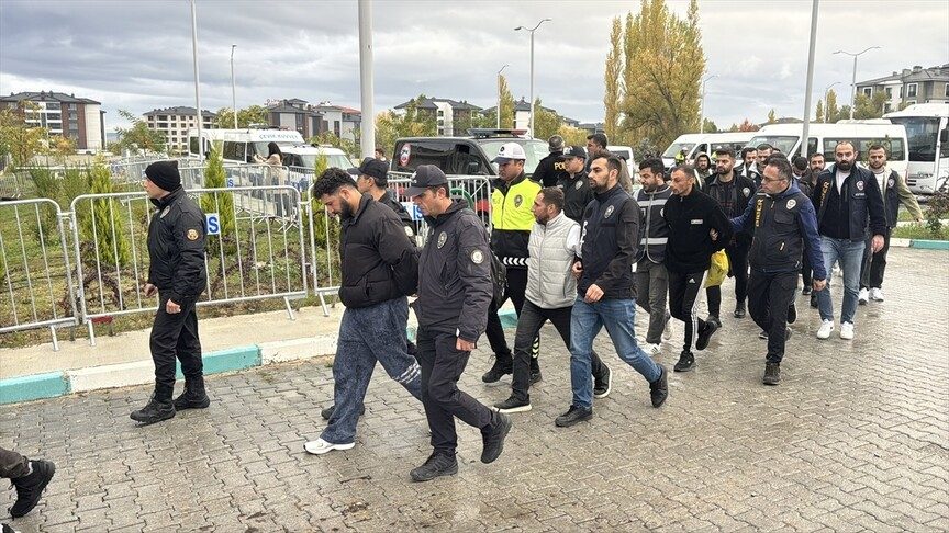 Kütahya merkezli yasa dışı bahis soruşturmasında 62 zanlı tutuklandı