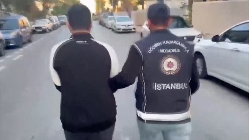 İstanbul merkezli "usulsüz vatandaşlık" operasyonunda yakalanan 33 şüpheli tutuklandı