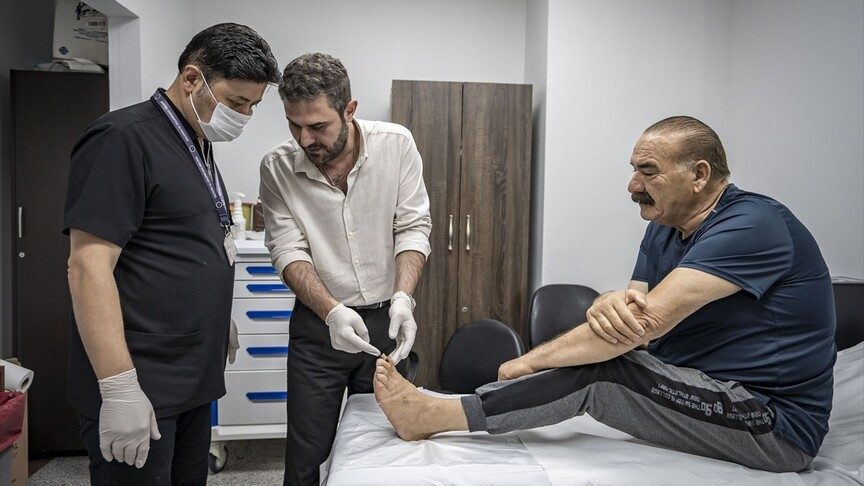 Erzurum'da kronik yaralara uygulanan multidisipliner tedaviyle uzuv kaybının önüne geçiliyor