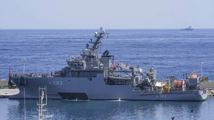 TCG Alemdar ve TCG Işın'ın Girne açıklarında batan gemiye ilişkin arama kurtarma çalışmaları kesintisiz sürüyor