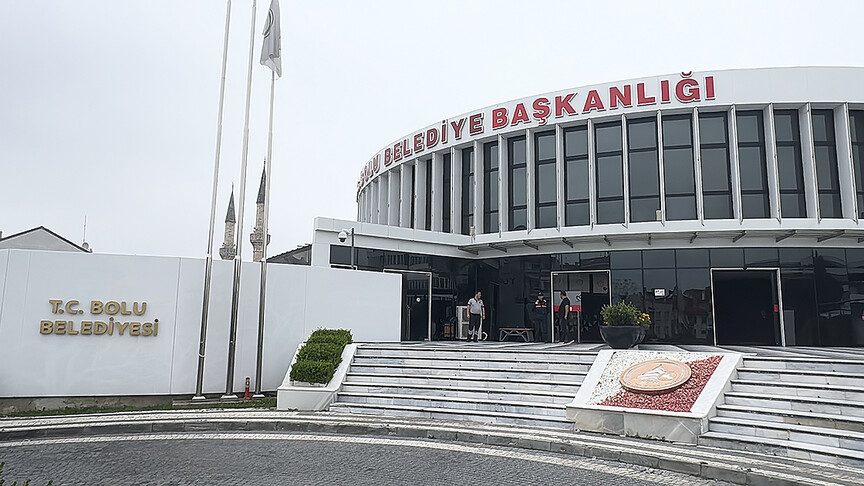 Bolu Belediyesinde "araç kiralama ihalelerinde usulsüzlük" iddiasına ilişkin 7 zanlı tutuklandı