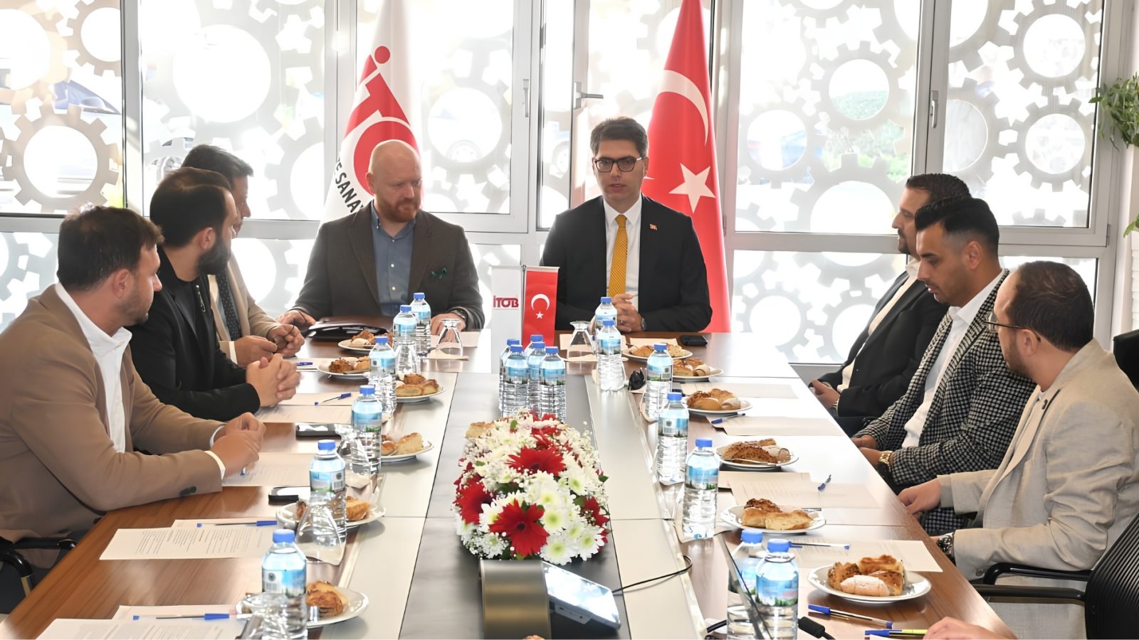 Menderes Kaymakamı İTOB’da altyapı gündemini görüştü