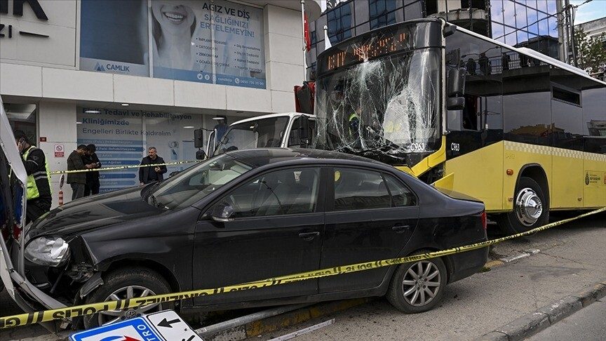 İstanbul'da özel halk otobüsünün durakta bekleyenlere çarptığı kazaya ilişkin davada karar