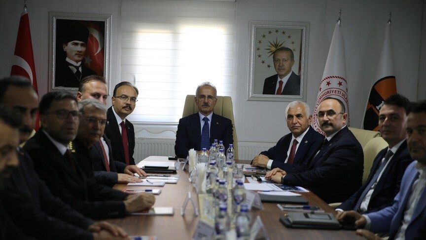 Bakan Uraloğlu, Siirt-Pervari Yolu ve Siirt-Kurtalan Demir Yolu çalışmalarını inceledi