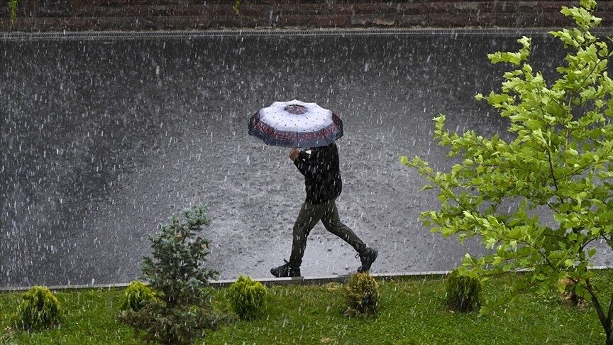 Doğu Karadeniz için gök gürültülü sağanak ve fırtına uyarısı