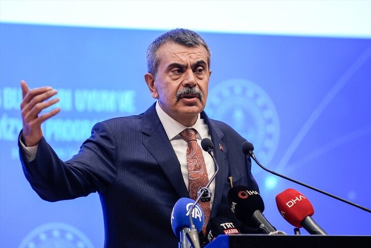 Milli Eğitim Bakanı Tekin: (1416 bursları) Sizi yurt dışına aynı zamanda Türkiye Cumhuriyeti elçisi olarak gönderiyoruz